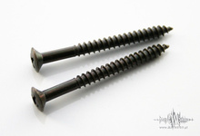 Śruba łącząca korpus z gryfem WO4,2x45 CR