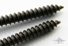 Śruba łącząca korpus z gryfem WO4,2x45 CR