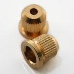 Tuleja do montażu strun przez korpus (dół)